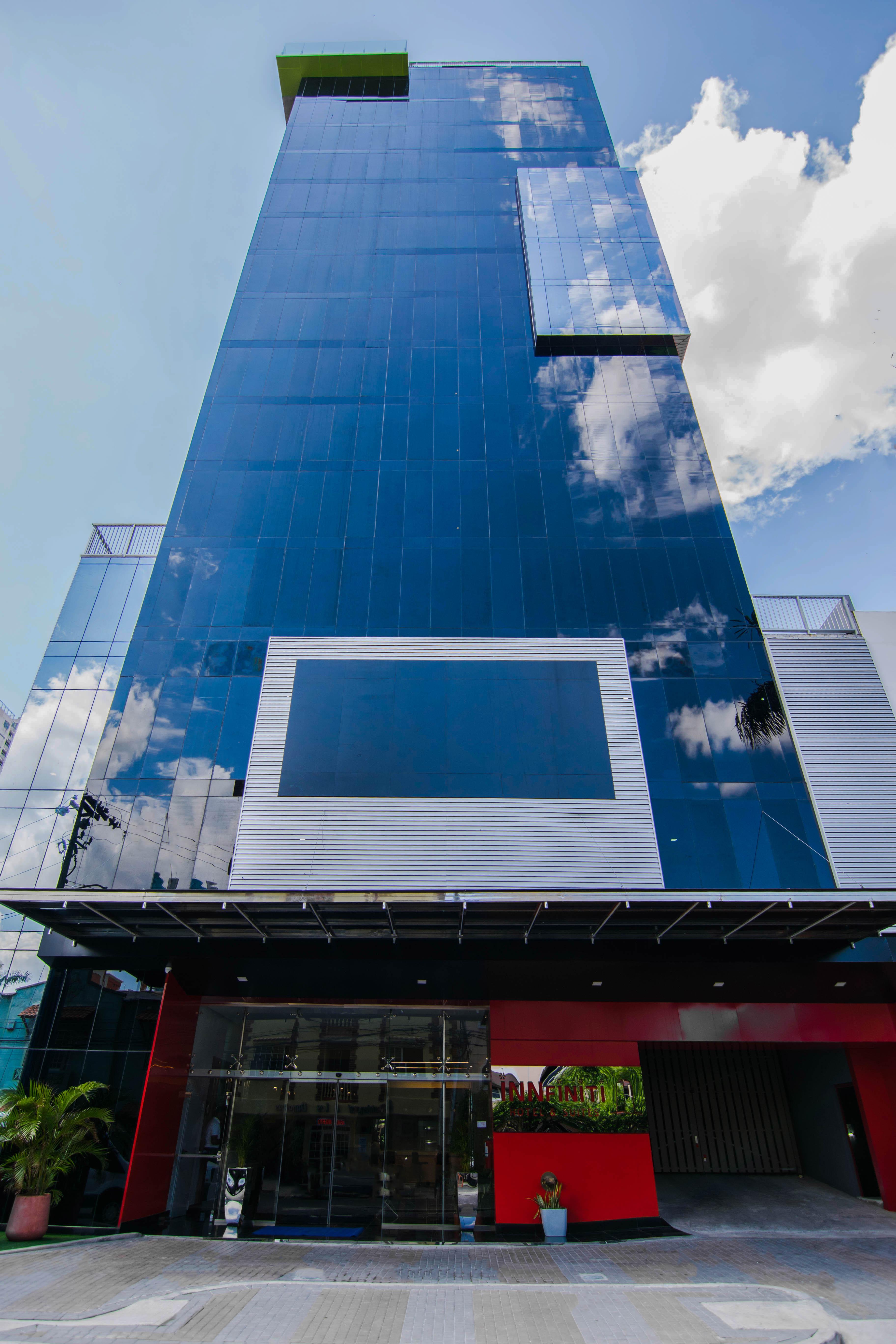 Innfiniti Hotel & Suites Panama Stadt Exterior foto