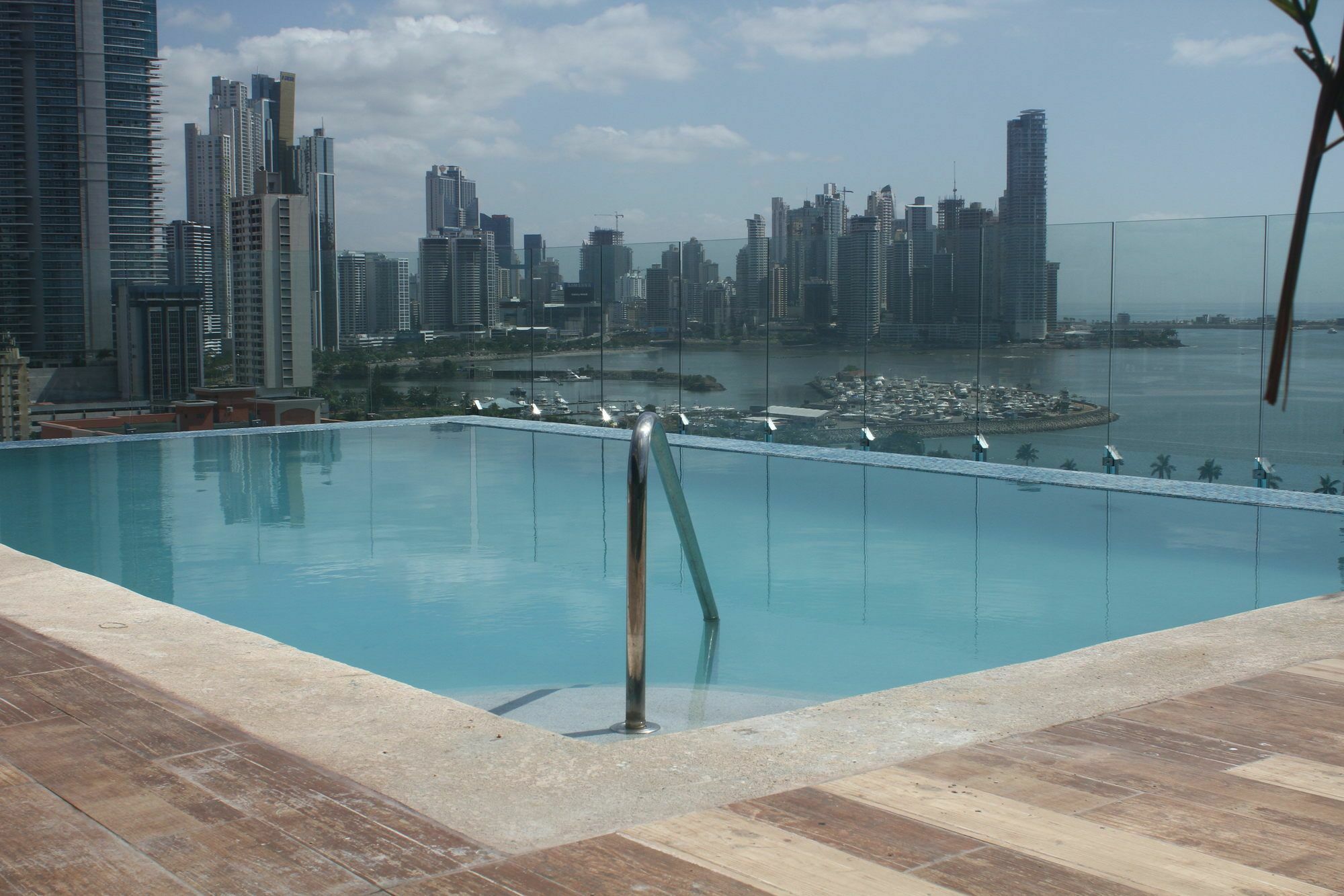 Innfiniti Hotel & Suites Panama Stadt Exterior foto